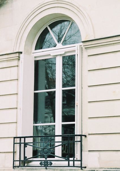 Fenêtre isolante avec volets anciens