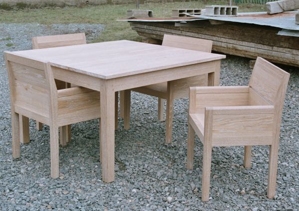 Table et fauteuils en chêne cérusé