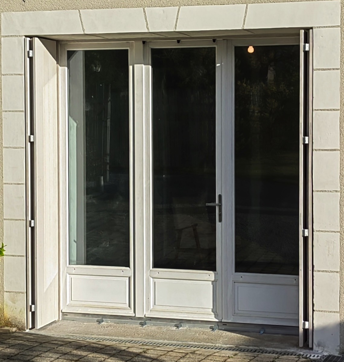 Porte-fenêtre XXL avec volets à lames chêne 6 vantaux